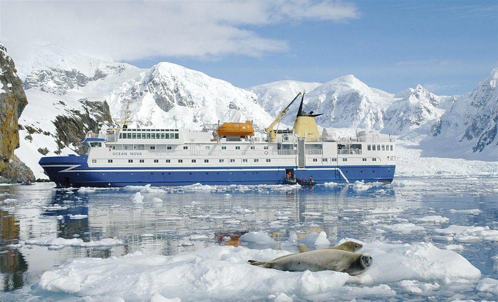 Antarktis-Kreuzfahrt-Schiff OCEAN-NOVA in Chile